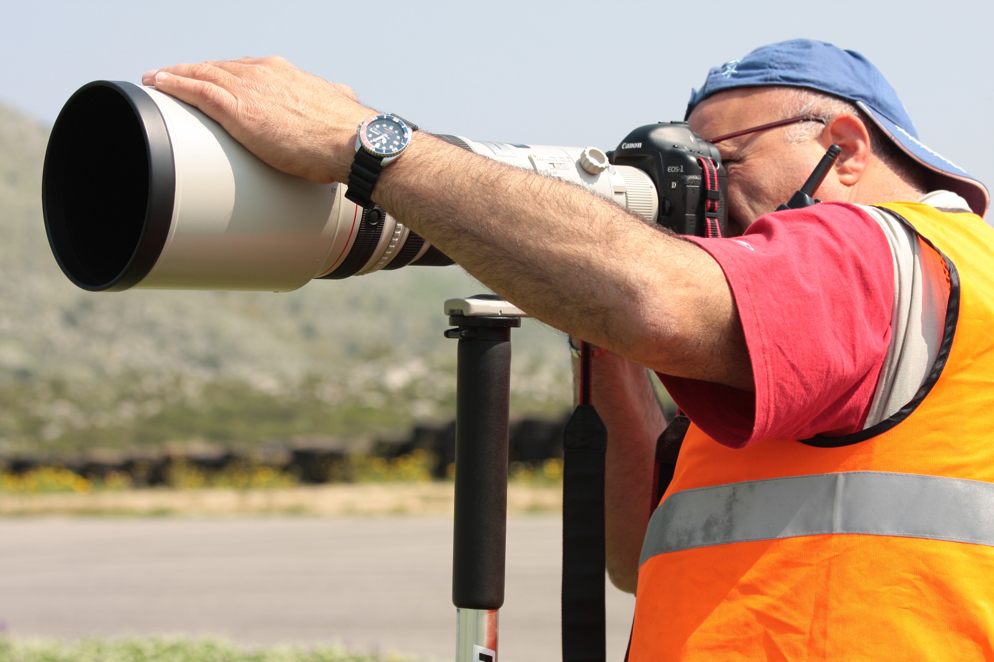 Fotografo al lavoro durante un servizio sportivo